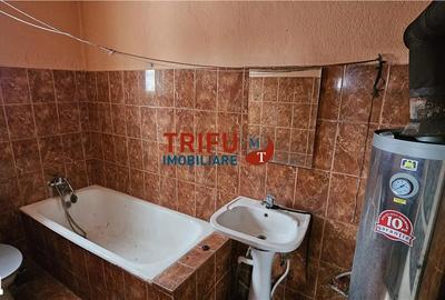 Casă cu 8 camere cu Teren 863 Mp în Meteș - 2