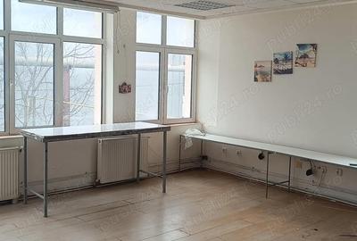 Spațiu comercial, de 34 mp, în Central - 4