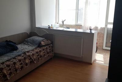 Apartament cu 2 camere semidecomandat în Micro 9 - 14
