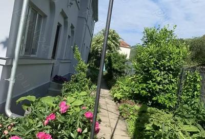 Casă cu 6 camere în Pucioasa - 4