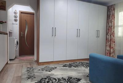 Vand apartament cu 2 camere
