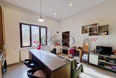 Investitie ideala: casa cu 2 unitati locative si curte, str. - 10