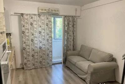 Garsonieră decomandată în Apărătorii Patriei