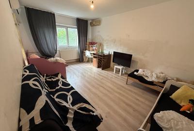 Apartament cu 3 camere decomandat, mobilat în Apusului