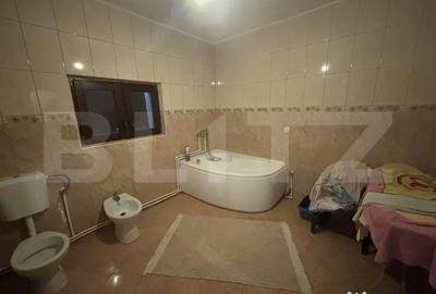 Casă cu 4 camere cu Teren 3212 Mp în Panic - 2