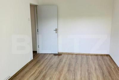 Apartament de vanzare, cu doua camere, 37 mp, zona Dambu P - 4