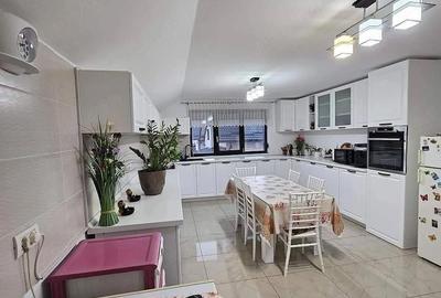 Casă cu Teren 600 Mp în Central - 2