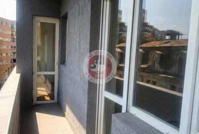 Apartament cu 4 camere decomandat în Romană