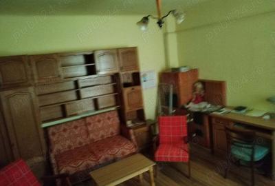 Vand casa in curte comuna - 1