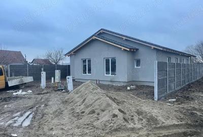 Casă cu Teren 415 Mp în Albina - 2