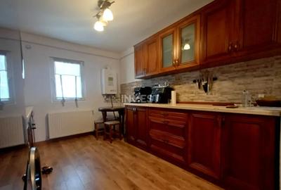 Apartament cu 4 camere decomandat, mobilat în Central - 1