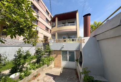 Casă individuală cu 7 camere cu Canalizare în Banu Manta - 1