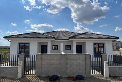 Duplex cu 3 camere cu Canalizare în Moșnița Nouă