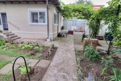 Casă individuală cu 5 camere cu Teren 663 Mp în Central - 2