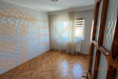 Apartament cu 3 camere decomandat în Casa de Cultură