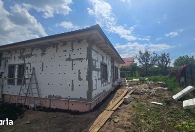 Casă cu 4 camere cu Teren 400 Mp în Rediu - 2