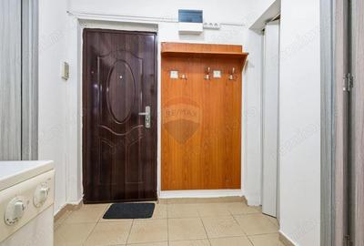 Apartament cu 3 camere de vanzare in zona Palat - 1