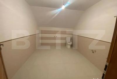 Casă cu 7 camere cu Teren 500 Mp în Central