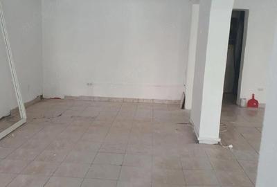 Spațiu comercial, de 50 mp, în Central - 4