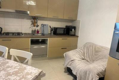 Apartament cu 3 camere decomandat, mobilat în Central