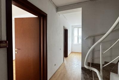 Casă individuală cu 12 camere cu Canalizare în Sisești - 11