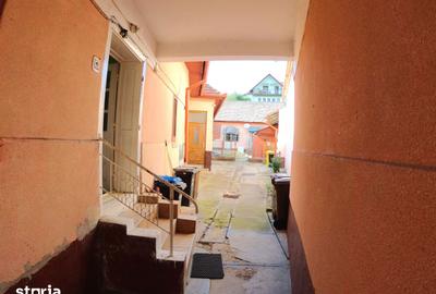 Casă cu 4 camere cu Teren 700 Mp în Central - 1
