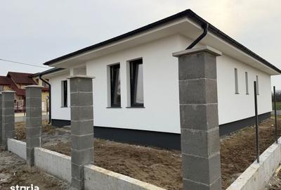 Casă cu 4 camere cu Teren 400 Mp în Central