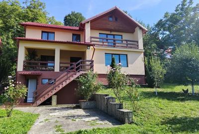 Proprietate alcatuita din imobil si teren generos,Comarnic - 1