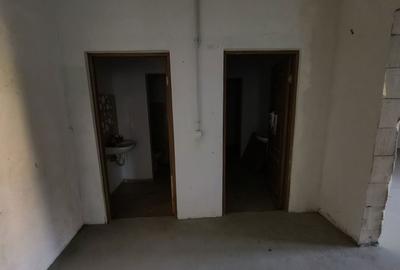 Spațiu comercial, de 80 mp, în Central - 4