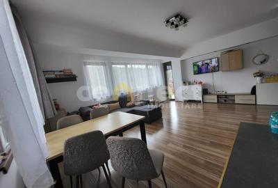 Apartament de 2 camere, semidecomandat, cu parcare. - 35