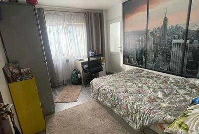 Apartament cu 4 camere decomandat, mobilat în CET - 5
