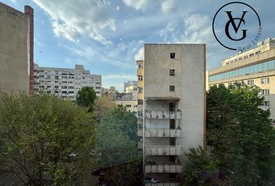 Apartament cu 4 camere semidecomandat, mobilat în P-ța Universității - 12