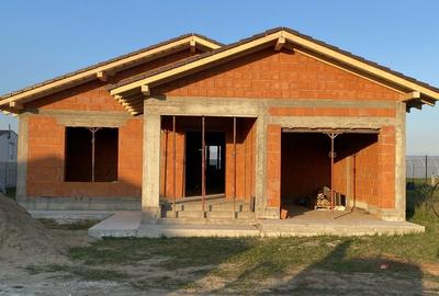 Casă cu 4 camere în Livada de Bihor - 1