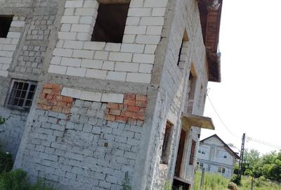 Casă cu 4 camere în Valea - 2