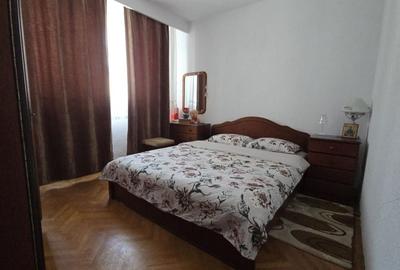3 camere - zona Han - etaj 3/4 - decomandat - 63 mp - balcon - 6
