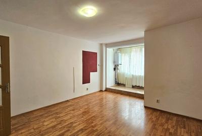 Garsoniera Etaj 1 - 500 M Lacul Noua - 1