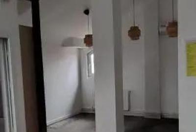 Casă cu 8 camere în Drumul Taberei