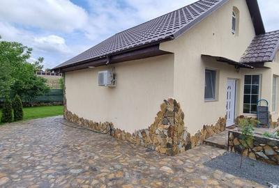 Casă cu 4 camere cu Teren 340 Mp în Central - 1