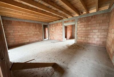 Casă individuală cu 7 camere cu Canalizare în Central - 24