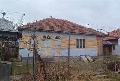 TEREN  638  mp cu Casa Batraneasca de vanzare in Barsanesti