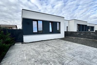 Casă cu 4 camere cu Teren 375 Mp în Moșnița Nouă