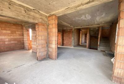 Casă cu 5 camere cu Teren 200 Mp în Sânmihaiu Român - 4