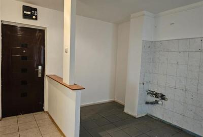 Apartament cu 3 camere decomandat în Giurgiului - 2