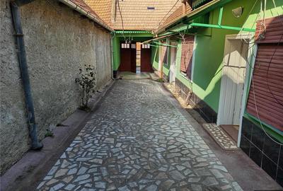 Ciclova, Casa 10 Incaperi, pt 2 Familii, 1439mp Teren - 4