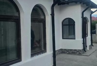 Casă cu 6 camere cu Teren 800 Mp în Central - 2