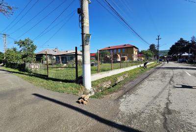 Teren Construcții intravilan de 1000 mp, în Lapoș - 15