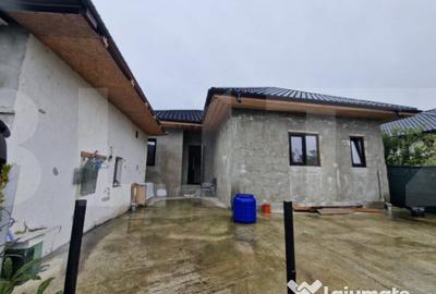 Casă cu 3 camere cu Teren 487 Mp în Central - 1