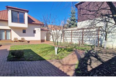 Casă individuală cu 5 camere cu Canalizare în Florilor - 2