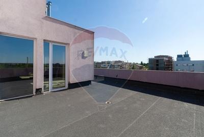 Apartament cu 5 camere semidecomandat în Dămăroaia