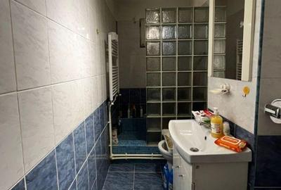 Apartament cu 3 camere semidecomandat în Central - 1